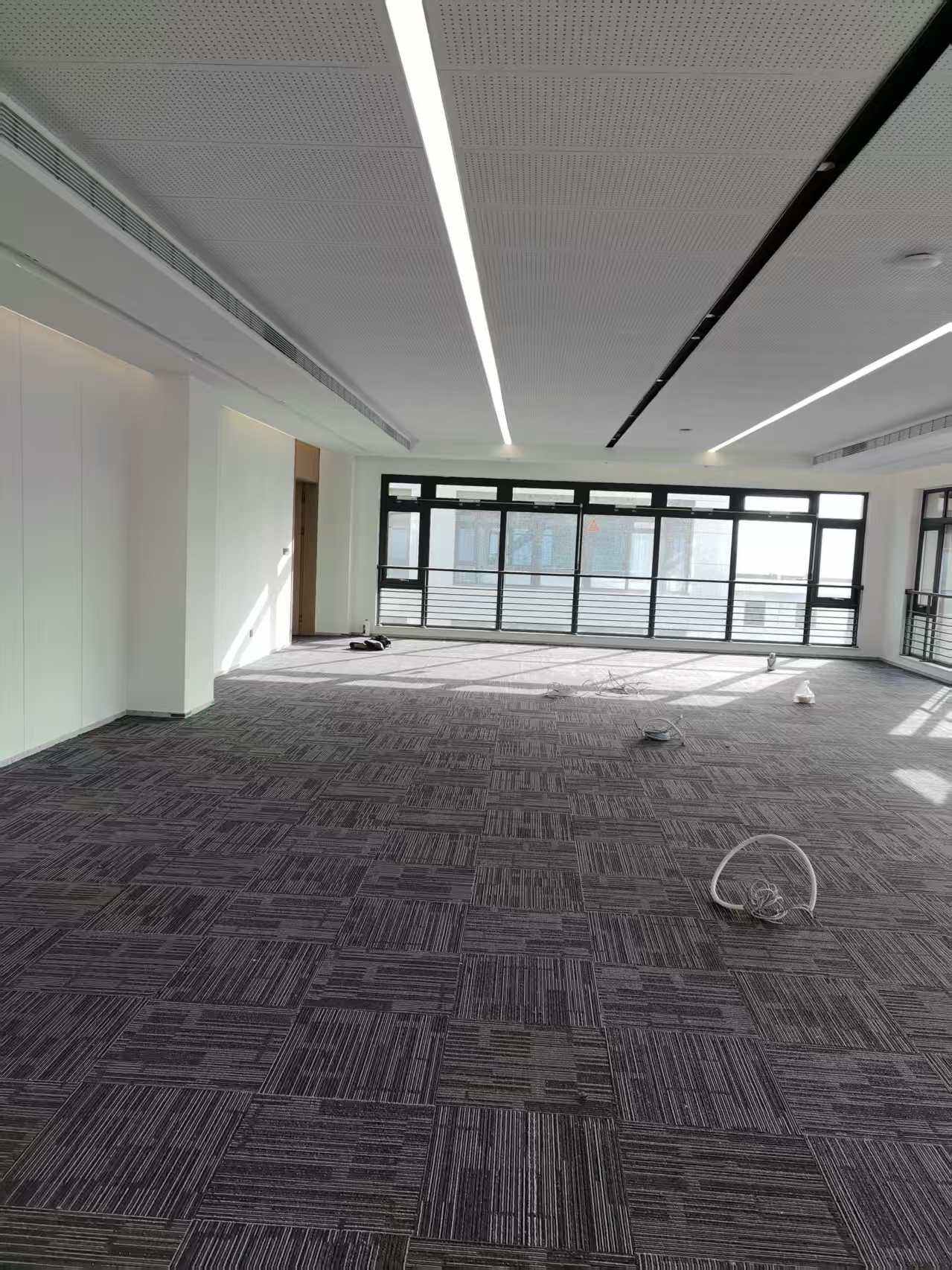 Modern floral jacquard washable luxury hotel polypropylene SPC bedroom flooring for commercial offices