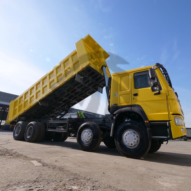 Camion-benne Sinotruk Howo 375HP 8x4 à 12 roues, chargeant 50 Tons