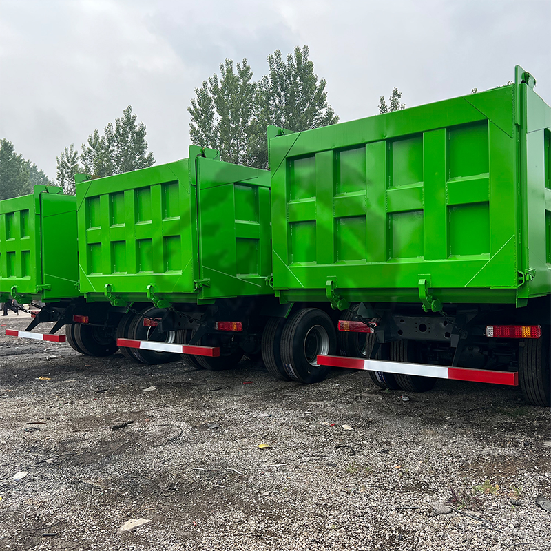 Camion-benne Sinotruk Howo 375HP 8x4 à 12 roues, chargeant 50 Tons