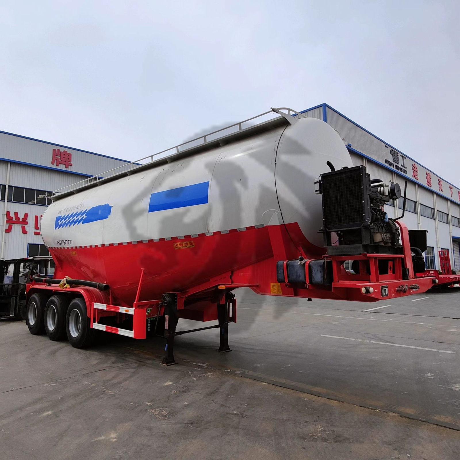 Citerne de ciment en vrac 60CBM en forme de W