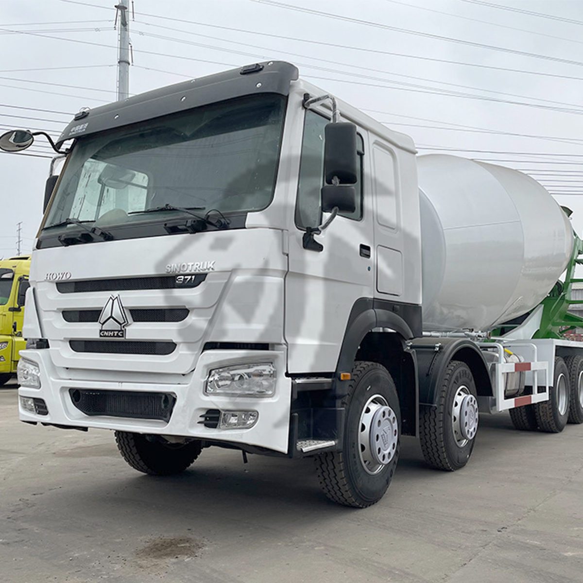 Camion malaxeur à béton ciment Howo 371 8x4