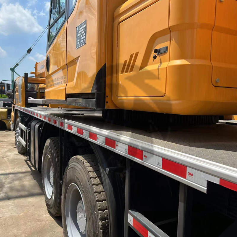 Grue sur camion XCMG QY25K5 de 25 tonnes