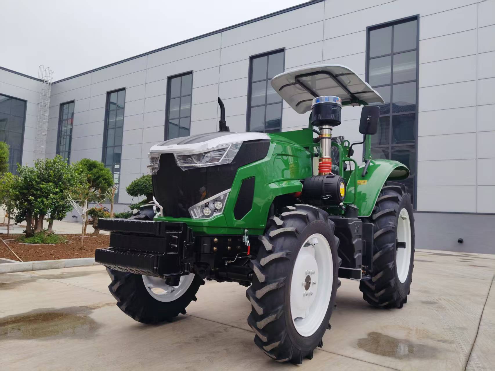 Sinomax Successfully Ships 5 Units of 100HP Flat Floor Tractors to Mexico