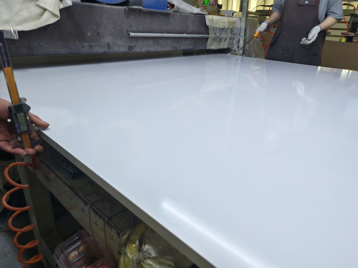 1787383493949688964603068416.jpg Wooden A-frame bundles of engineered quartz slabs loaded inside a shipping container, the freight stage of a quartz slab price