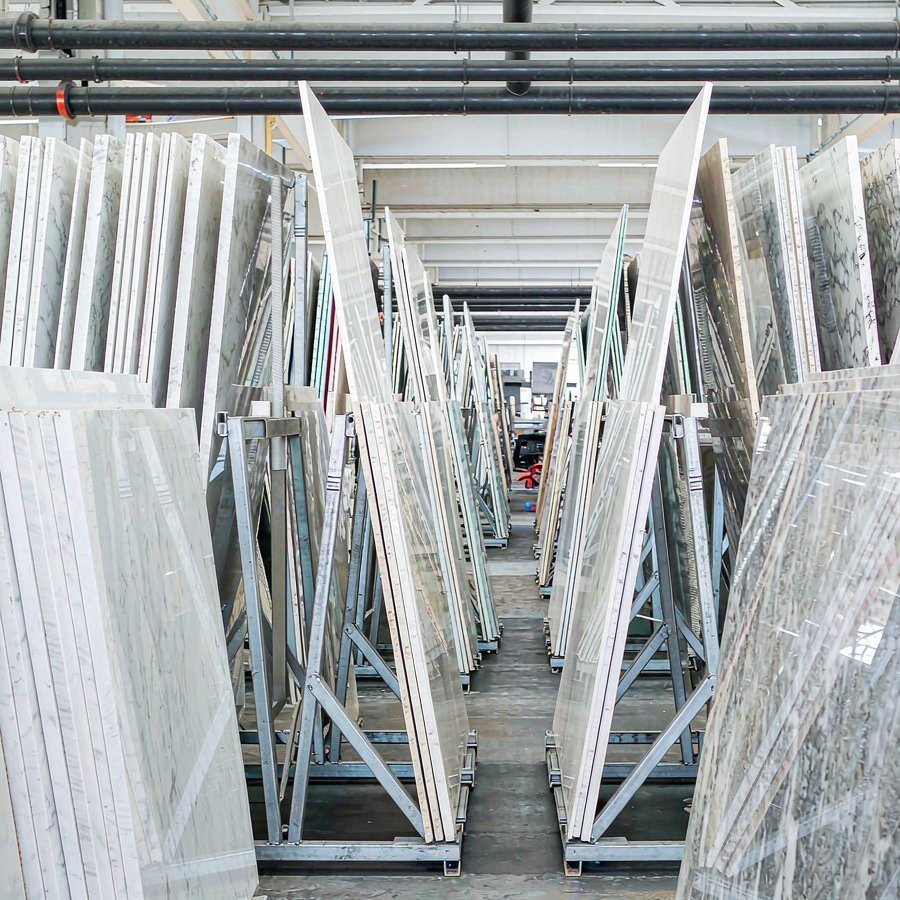 1791195093965675974576508928.jpg A warehouse of polished quartz slabs staged for export — the starting point when you import quartz slabs from China